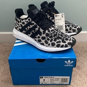 NWB Adidas Swift Run-Size 7
